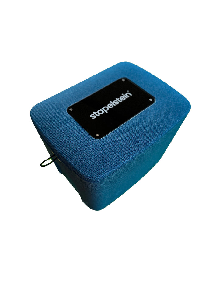 Gefertigte Edition: AEROSTUFFY M in Blau mit stapelstein-Motivplatte.