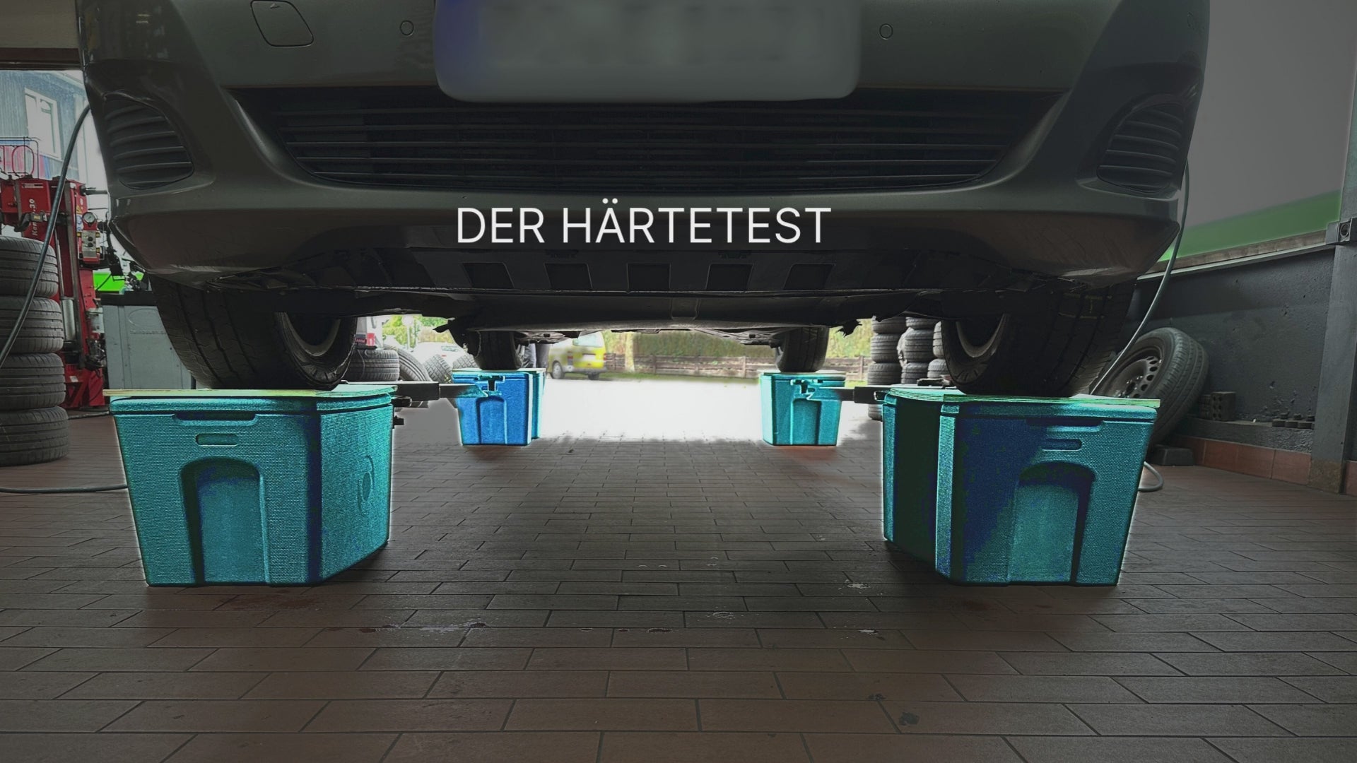 Video mit Van auf 4 Boxen
