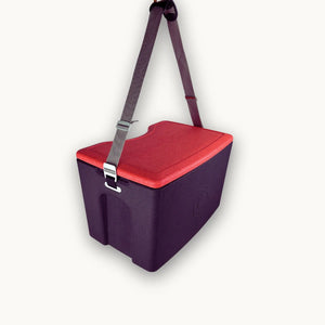 Stammkundenangebot mit AEROSTUFFY L in rot und schwarz geschlossen mit Gurt haengend
