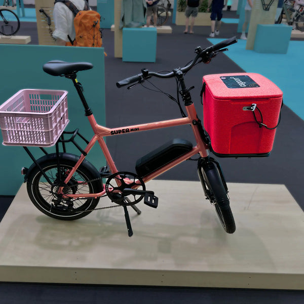 AEROSTUFFY M BIKE Rot auf der EUROBIKE 2025 Messe