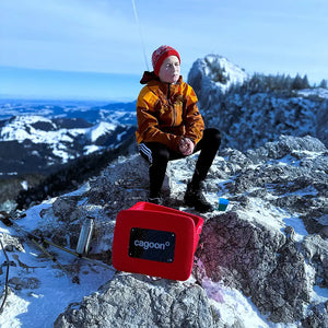 Einkaufskiste rot Größe M am Gipfel bei Schnee - Als Allroundbox nutzbar