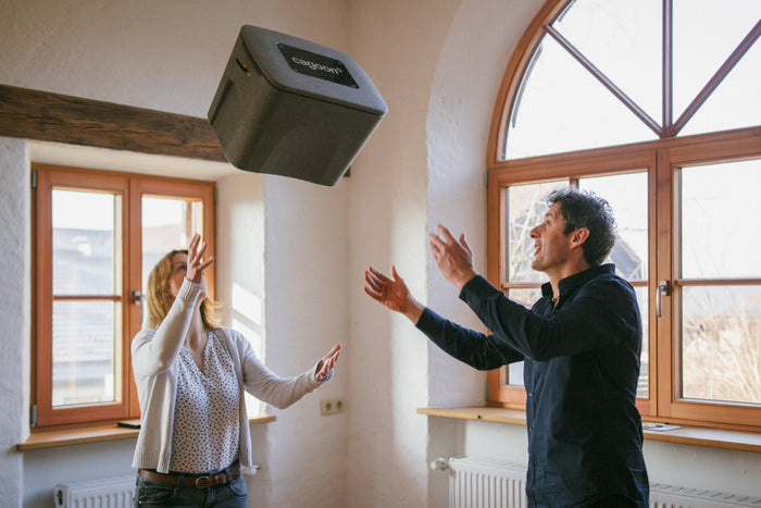 1,3 Kilogramm: Der AEROSTUFFY fliegt durchs Büro.